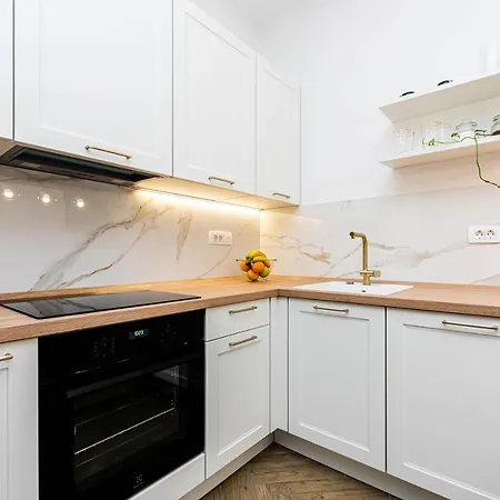 Beautiful In Center Split