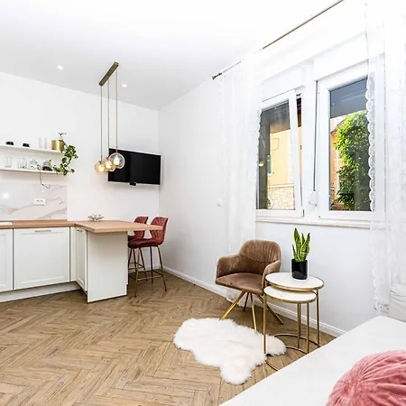 Beautiful In Center Apartman