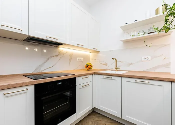 Beautiful In Center Split