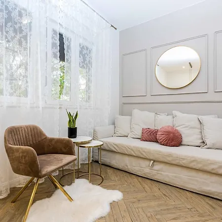 Beautiful In Center Сплит